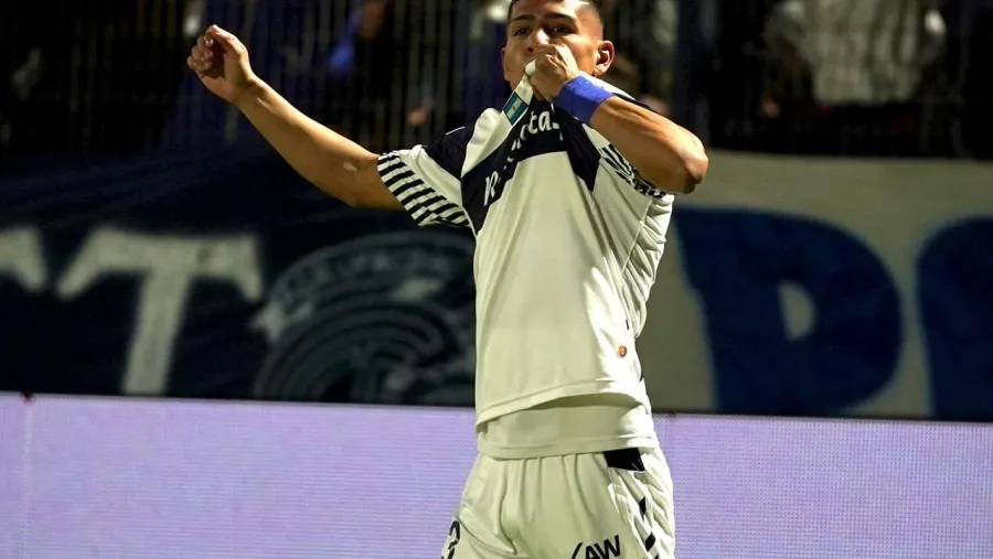 Con aporte entrerriano y un doblete de Brahian Aleman, Gimnasia venció a Racing