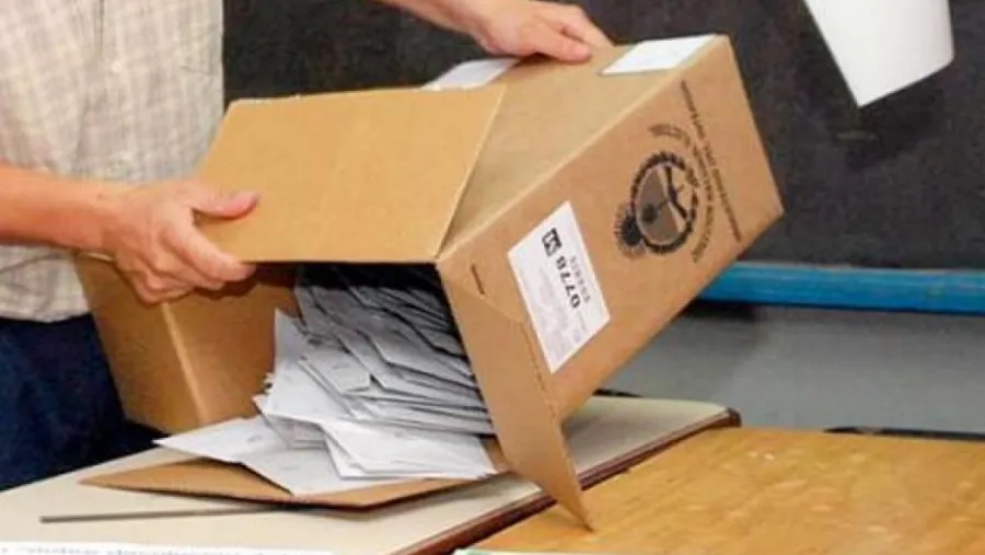 Cerró la votación a las 18 en Entre Ríos y comenzó el escrutinio Cerró la votación a las 18 en Entre Ríos y comenzó el escrutinio
