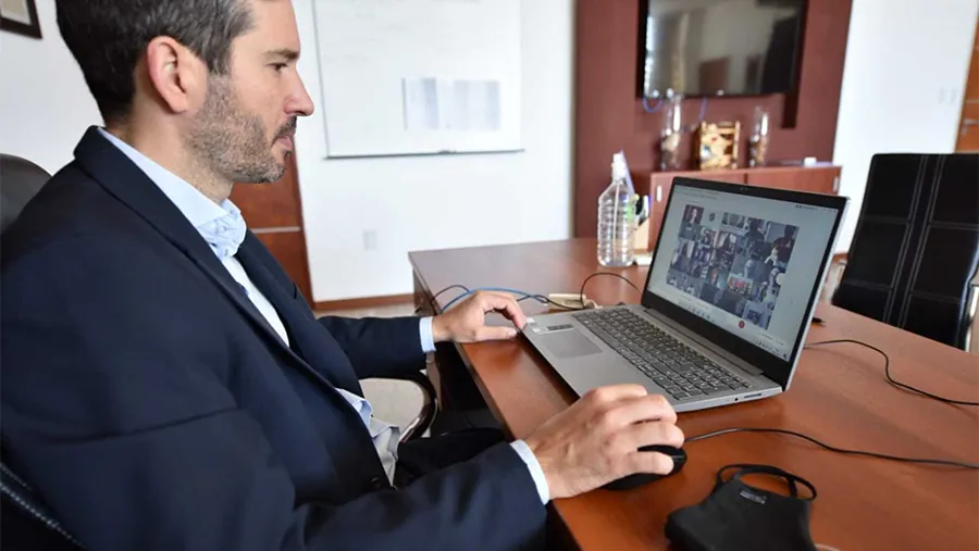 El titular del CGE, Martín Müller, luego de realizar una videoconferencia con sus pares de todo el país y con el ministro de Educación de la Nación, Nicolás Trotta, confirmó que se ratificaron las clases presenciales en todo el país. El titular del CGE, Martín Müller, luego de realizar una videoconferencia con sus pares de todo el país y con el ministro de Educación de la Nación, Nicolás Trotta, confirmó que se ratificaron las clases presenciales en todo el país.
