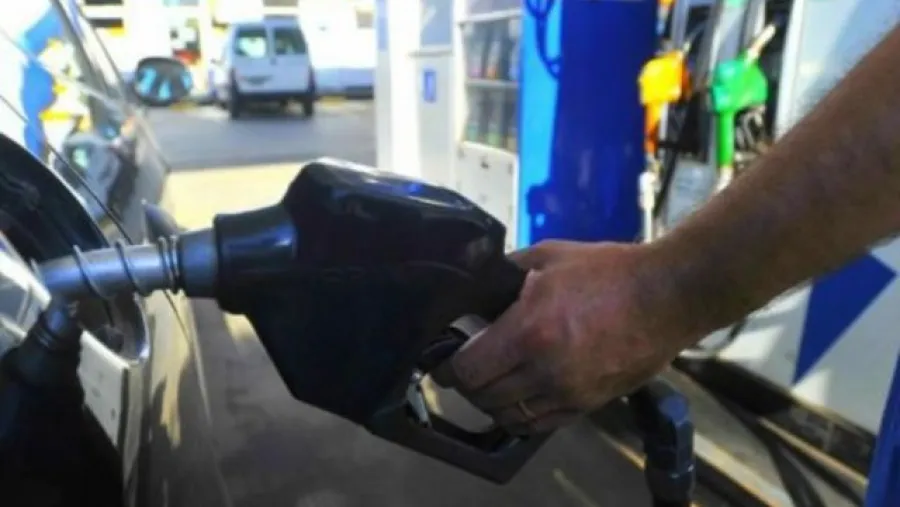 El gobierno autorizó una suba de 5% en los combustibles a partir de este viernes