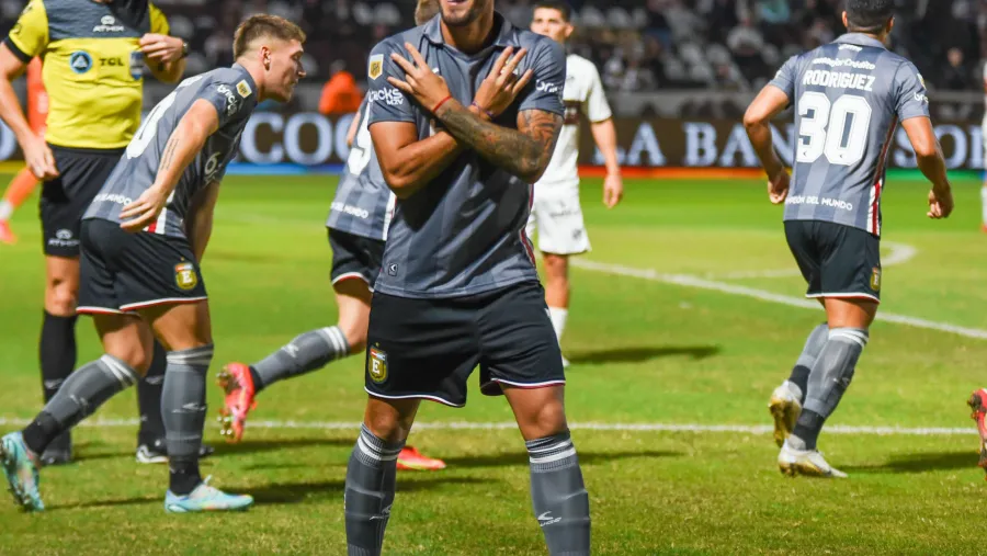 Estudiantes de La Plata afianzó su buen momento con un triunfo en Vicente López