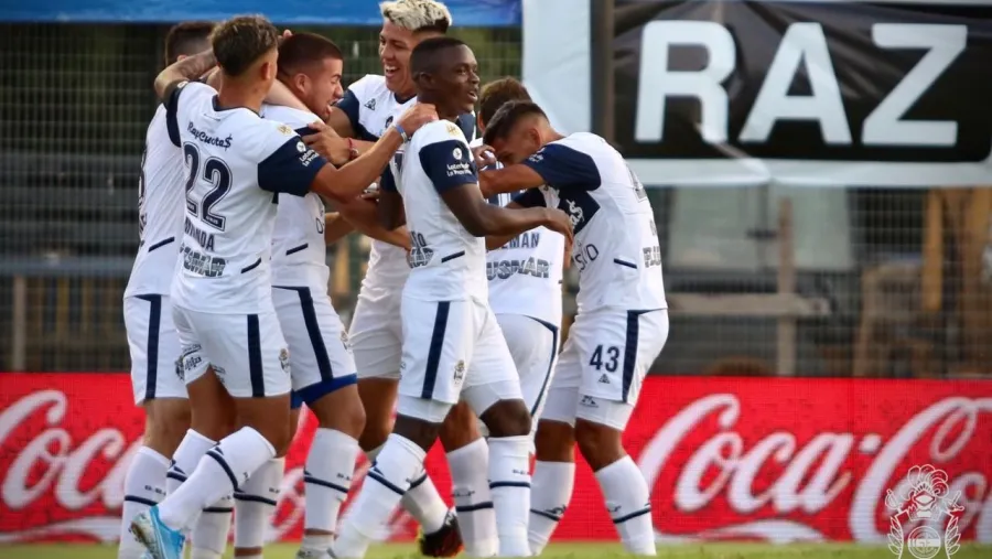 Fútbol: Gimnasia goleó a Talleres de Córdoba en el inicio de la segunda fecha