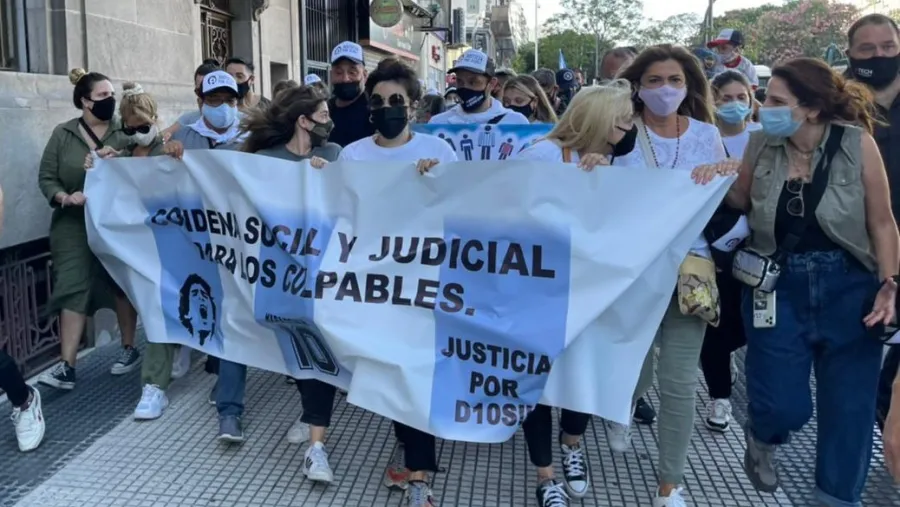 En Buenos Aires hubo un masivo reclamo de justicia por la muerte de Maradona