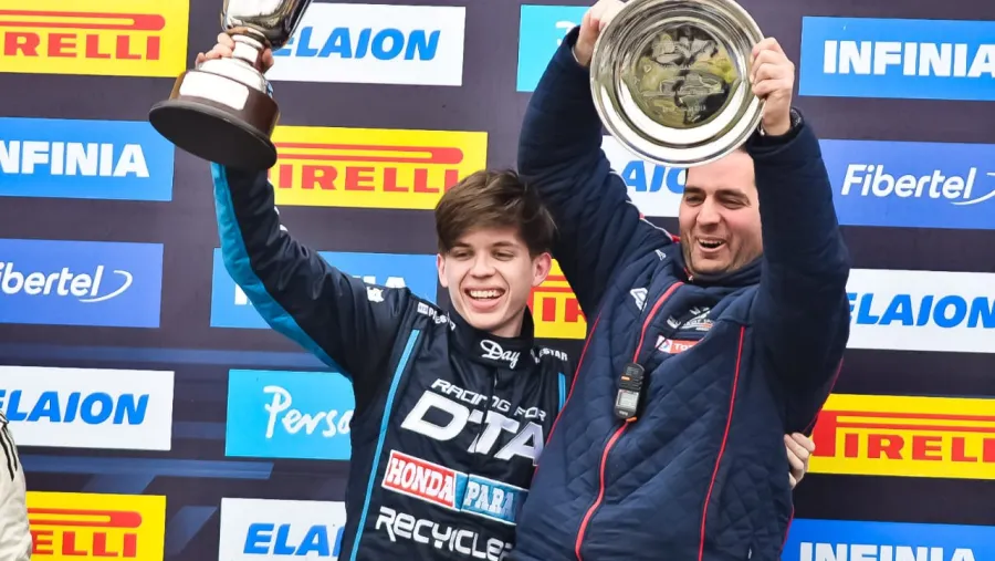El paranaense Bastidas volverá a correr en el TC2000: “Fue muy feo verla por televisión” El paranaense Bastidas volverá a correr en el TC2000: “Fue muy feo verla por televisión”