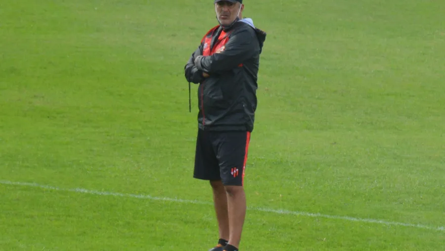 Fútbol: dos cambios y una duda tiene el DT de Patronato para recibir a Sarmiento