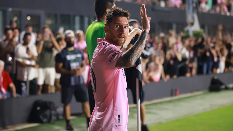 Messi anotó por duplicado en su estreno como titular en el Inter de Miami