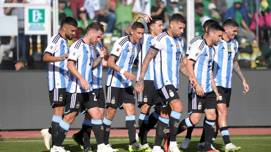 Sin Lionel Messi, Argentina goleó a Bolivia en un histórico triunfo en la altura de La Paz