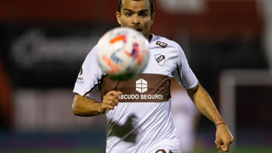 El entrerriano Facundo Curuchet se despidió de Platense para seguir su carrera en Perú El entrerriano Facundo Curuchet se despidió de Platense para seguir su carrera en Perú