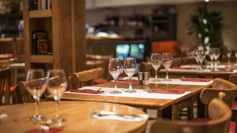 Los restaurantes y hoteles son algunos de los sectores más afectados por la crisis generada por la pandemia del coronavirus.