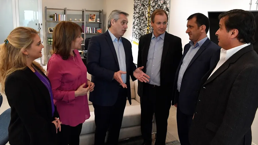 Fernández con Bordet y los precandidatos entrerrianos