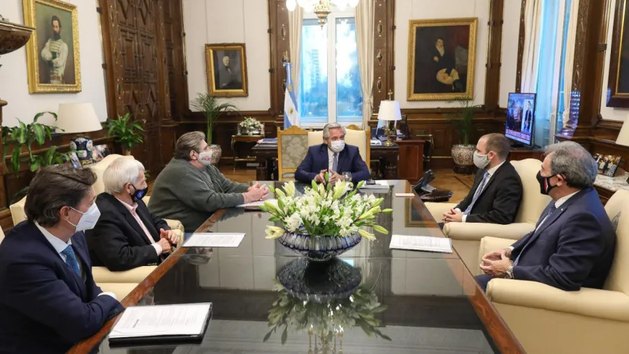 Fernández y Guzmán con industria automotriz