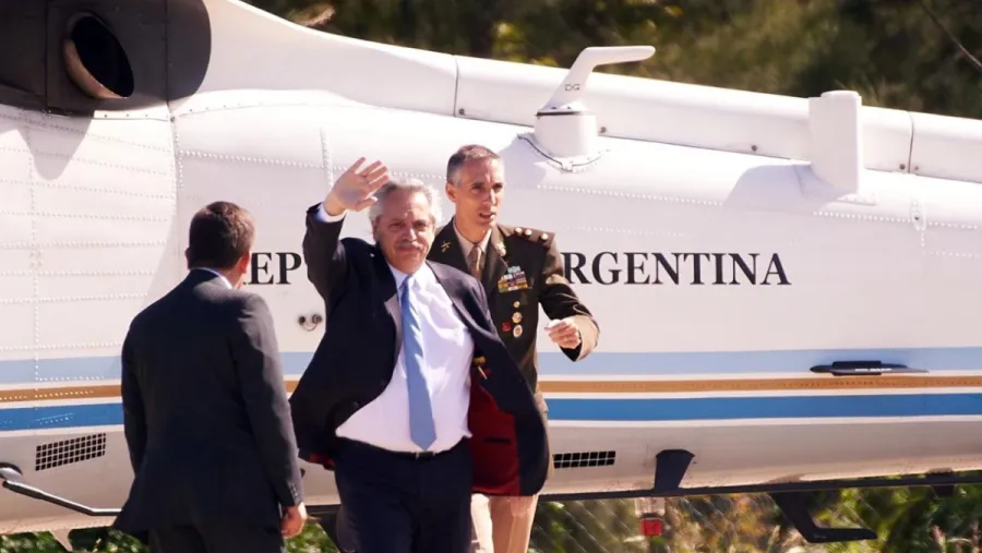Alberto Fernández viaje
