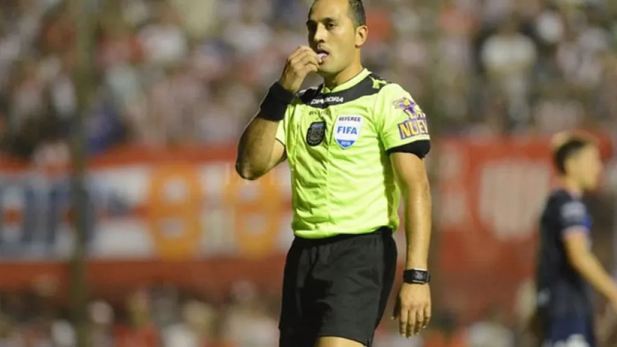 Tras la polémica en Parque Patricios, Espinoza dirigirá el partido de Patronato en Tucumán Tras la polémica en Parque Patricios, Espinoza dirigirá el partido de Patronato en Tucumán