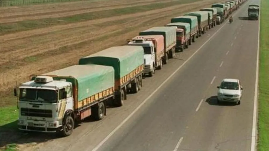 La FETAC convocó a un paro por tiempo indeterminado para el lunes 22 que afectará al transporte de cereales y oleaginosas.