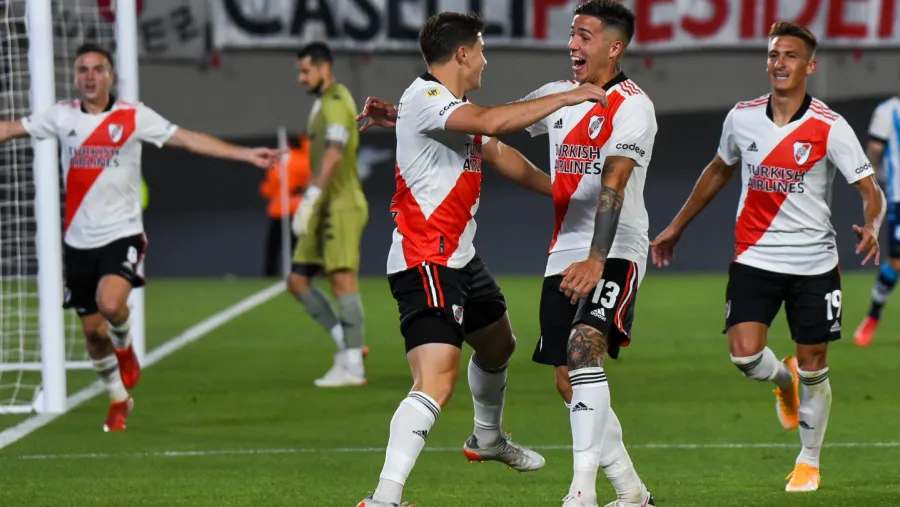 River goleó a Racing y se consagró campeón del fútbol argentino