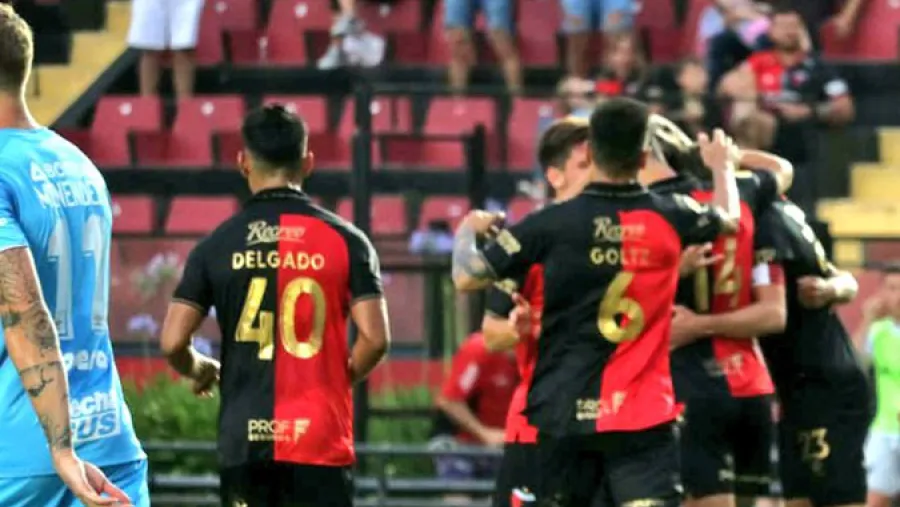 Colón goleó a Atlético Tucumán y llegará envalentonado al clásico santafesino