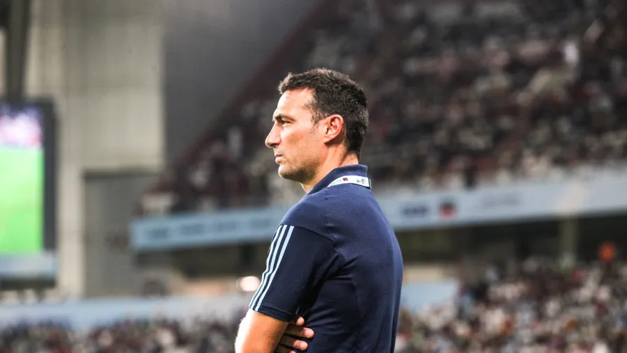 “Tenemos la chance de modificar la lista”, alertó Scaloni en la antesala del Mundial