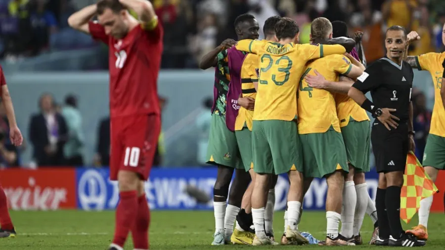 Australia dio la nota ante Dinamarca y avanzó desde el segundo puesto del Grupo D Australia dio la nota ante Dinamarca y avanzó desde el segundo puesto del Grupo D