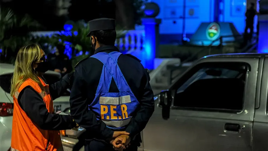 Cuatro fiestas clandestinas en la capital provincial y más de 250 actas de infracción en el Departamento Paraná, habla a las claras que hay personas que no quieren acatar las medidas de prevención sanitaria. Cuatro fiestas clandestinas en la capital provincial y más de 250 actas de infracción en el Departamento Paraná, habla a las claras que hay personas que no quieren acatar las medidas de prevención sanitaria.