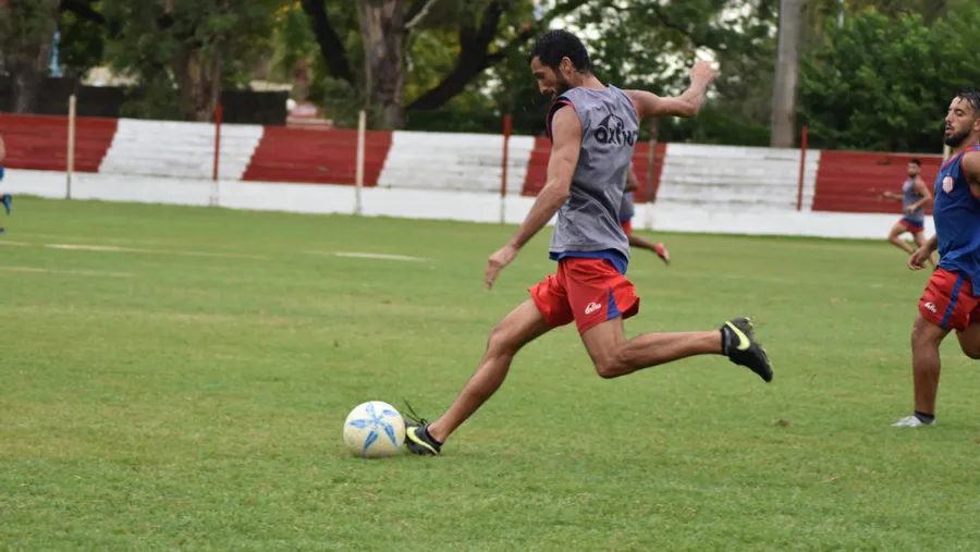 Libertad de Concordia entrenó bajo la lluvia antes de viajar a Paraná
