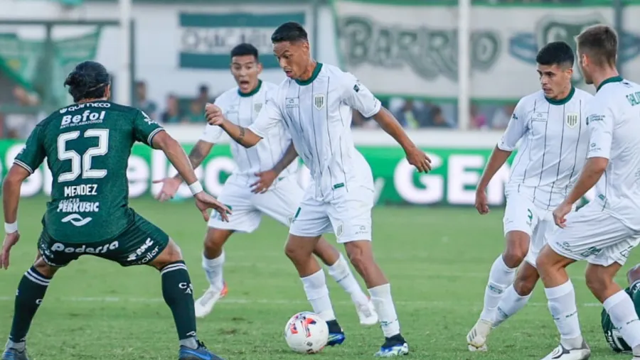 Copa de la Liga Profesional: Sarmiento y Banfield repartieron puntos a puro gol en Junín Copa de la Liga Profesional: Sarmiento y Banfield repartieron puntos a puro gol en Junín