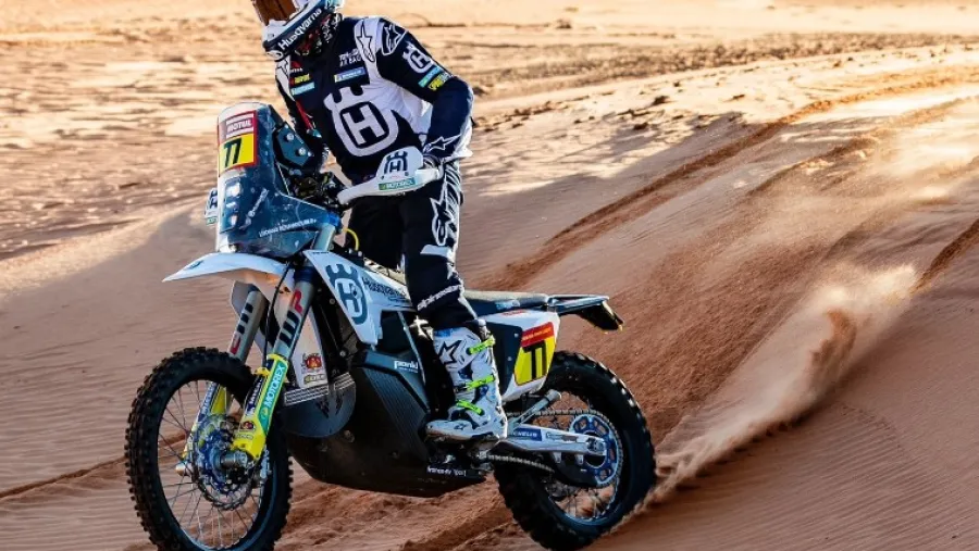 Luciano Benavides y Manuel Andújar triunfaron en la sexta etapa del Rally Dakar