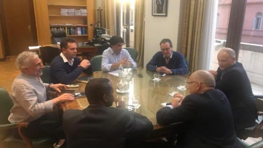 Funcionarios y representantes del FMI