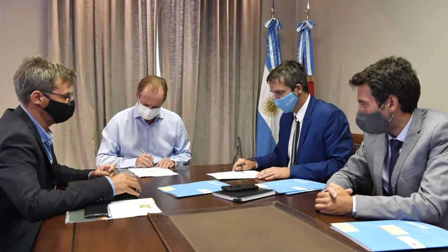 Bordet firmó convenios para obras de agua potable y cloacas en la provincia Bordet firmó convenios para obras de agua potable y cloacas en la provincia