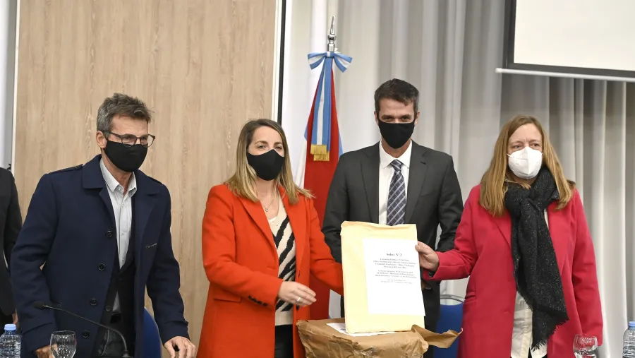 Abrieron los sobres para mejoras en el colector y escuelas de Gualeguay
