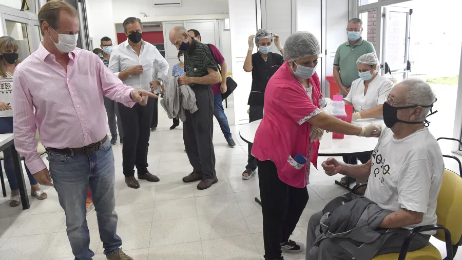 Bordet destacó que se desarrolla a "muy buen ritmo" el plan de vacunación