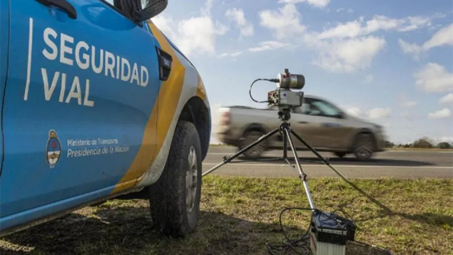 Exceso de velocidad y cruzar con el semáforo en rojo son las infracciones de tránsito más en la provincia.