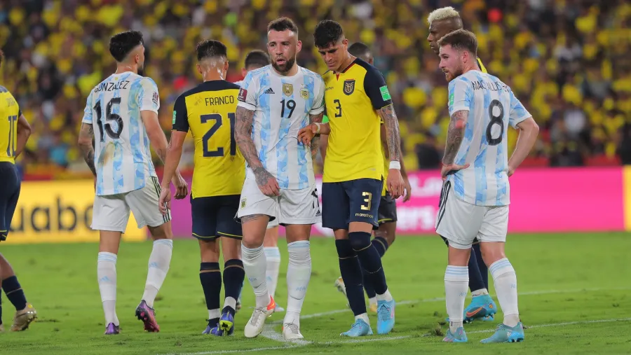 Eliminatorias: Argentina sufrió un agónico empate con Ecuador y conservó su invicto