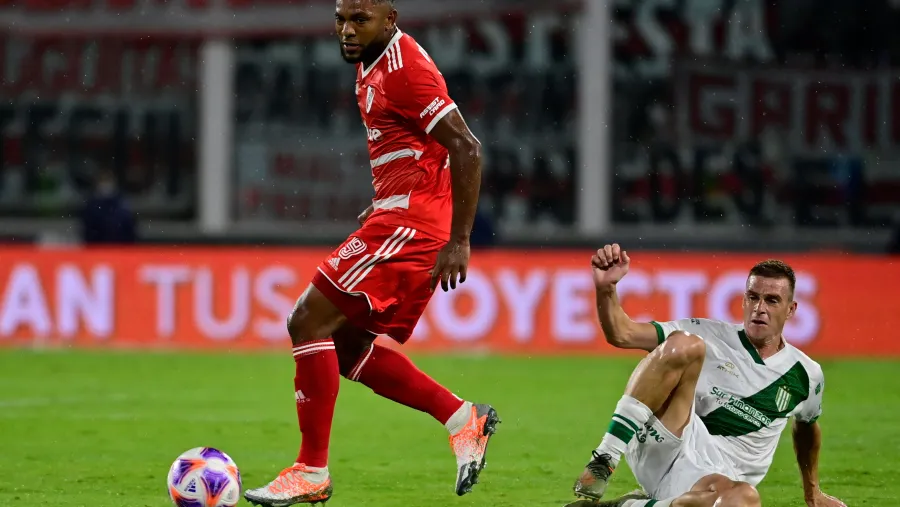 River derrotó a Banfield y habrá superclásico en el Trofeo de Campeones