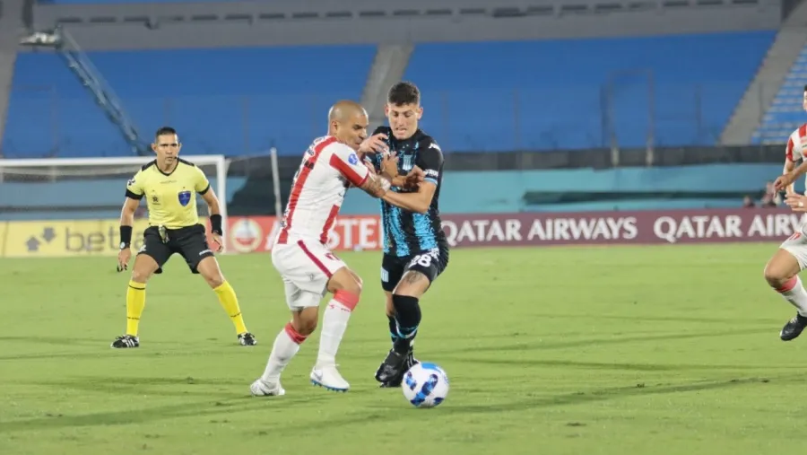 Racing venció sobre la hora a River de Uruguay y tuvo un feliz debut en la Sudamericana Racing venció sobre la hora a River de Uruguay y tuvo un feliz debut en la Sudamericana