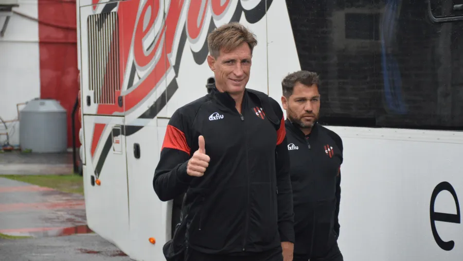 Patronato entrenó bajo techo y viajó con 22 futbolistas para visitar a San Lorenzo Patronato entrenó bajo techo y viajó con 22 futbolistas para visitar a San Lorenzo