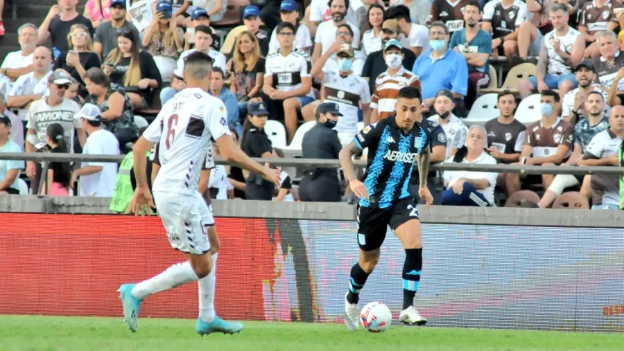 Fútbol: Racing venció sobre la hora a Platense para mantener su invicto y liderazgo