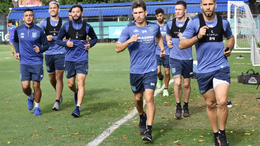 Racing entrenó con la mente en Patronato, mientras se habla de la renovación de Gago