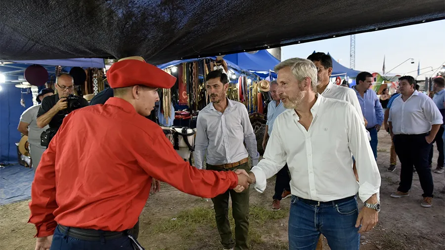 El gobernador participó de la inauguración del Festival de Jineteada y Folklore de Diamante.