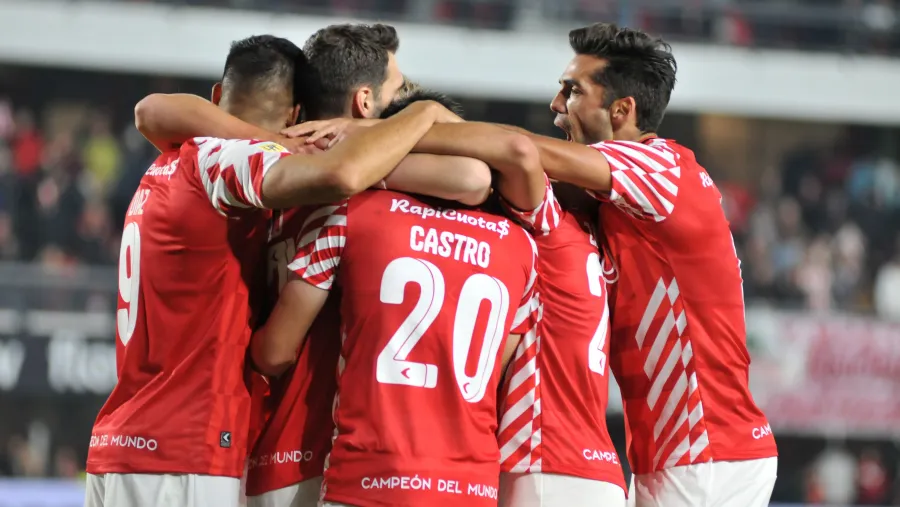 Estudiantes derrotó a Aldosivi y se aseguró el primer puesto de la Zona B