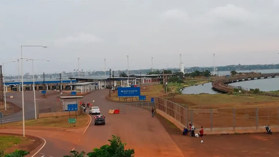 La alerta vía diplomática señaló un transporte de explosivos que tuvo su punto de origen en Encarnación, Paraguay, y que tendría como destino un objetivo de la comunidad judía en Argentina. La alerta vía diplomática señaló un transporte de explosivos que tuvo su punto de origen en Encarnación, Paraguay, y que tendría como destino un objetivo de la comunidad judía en Argentina.