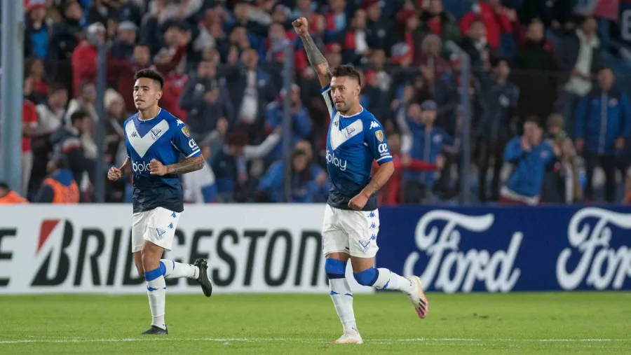 Vélez le ganó a Nacional y se ilusiona con seguir en carrera en la Copa Libertadores