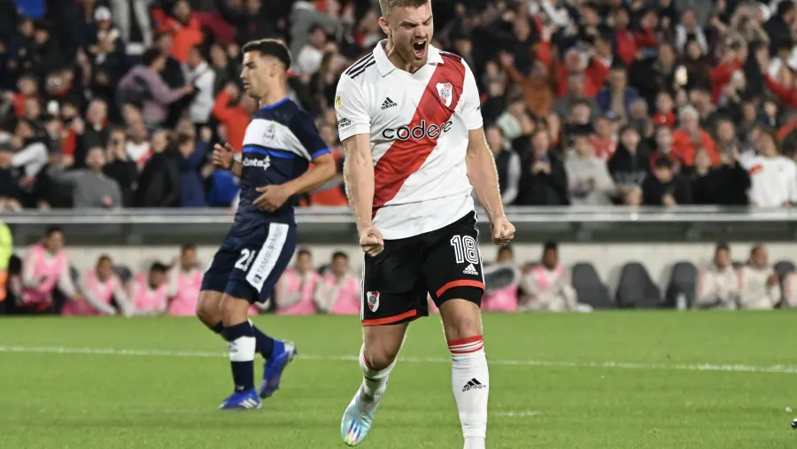 Con una goleada, River ratificó su liderazgo ante Gimnasia en el Monumenal