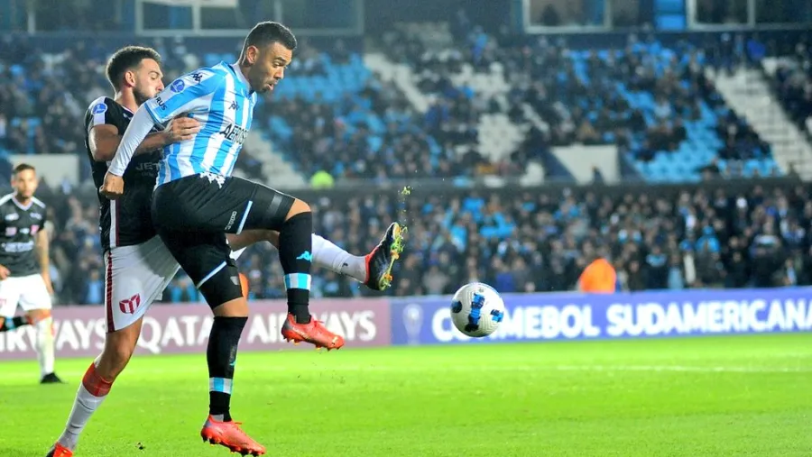 Racing perdió con River de Uruguay y quedó afuera de la Copa Sudamericana Racing perdió con River de Uruguay y quedó afuera de la Copa Sudamericana