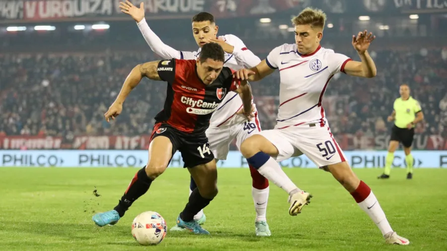 Newell’s y San Lorenzo abrieron la fecha con un empate sin goles en Rosario Newell’s y San Lorenzo abrieron la fecha con un empate sin goles en Rosario