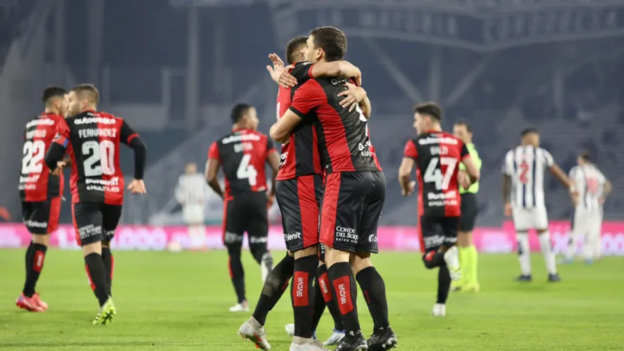 Con un gol tempranero, Newell’s venció a Talleres y se trepó a la cima del torneo Con un gol tempranero, Newell’s venció a Talleres y se trepó a la cima del torneo
