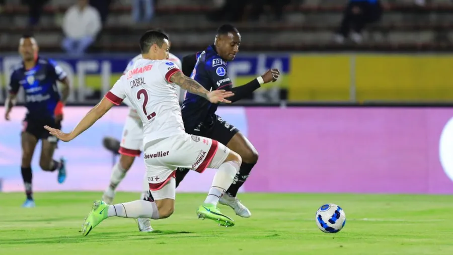 Copa Sudamericana: Lanús cayó sobre la hora en su visita a Independiente del Valle