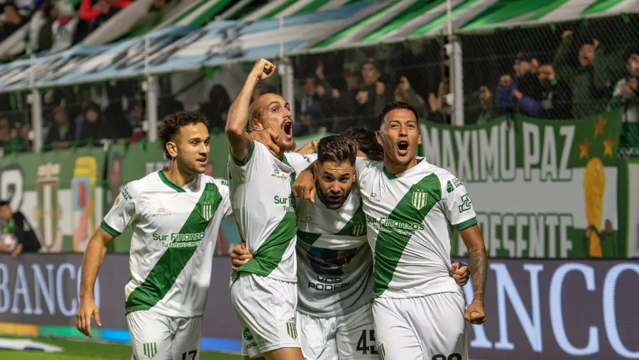 Banfield festejó por primera vez desde el regreso de Julio Falcioni como director técnico