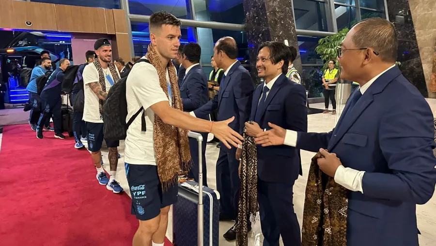 Fútbol: Argentina llegó a Indonesia para el segundo amistoso de su gira por Asia