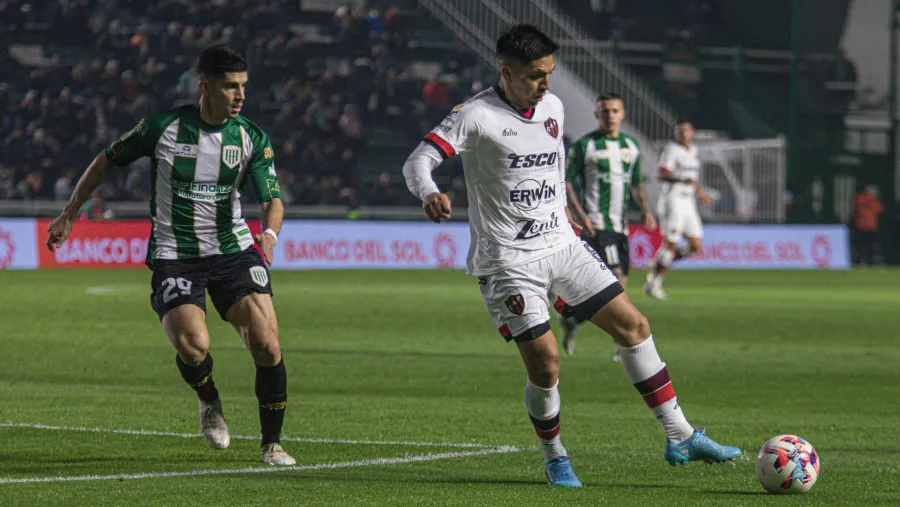Patronato sumó un punto ante Banfield sostenido por las manos de Facundo Altamirano Patronato sumó un punto ante Banfield sostenido por las manos de Facundo Altamirano