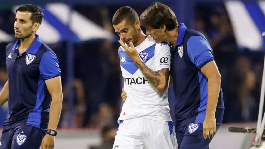 Fernando Gago Operaron exitosamente a Gago y hay nombres para reforzar al Vélez del entrerriano Heinze